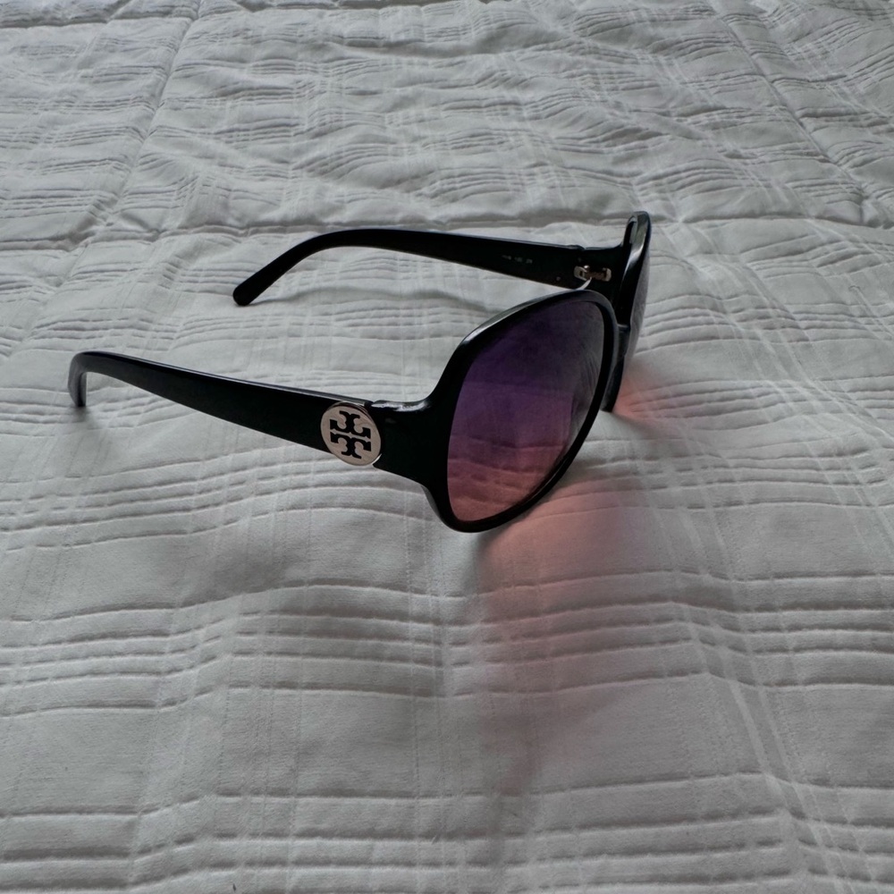 black Tory Burch sunglasses